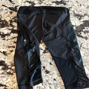 Lulu Lemon Leggings Cropped (below knees)